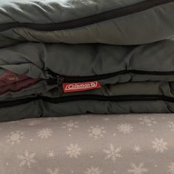 Coleman Sleeping Bag 
Never used it outside the house.

Excellent condition.
Pickup only in Mayfield Heights. Thanks.