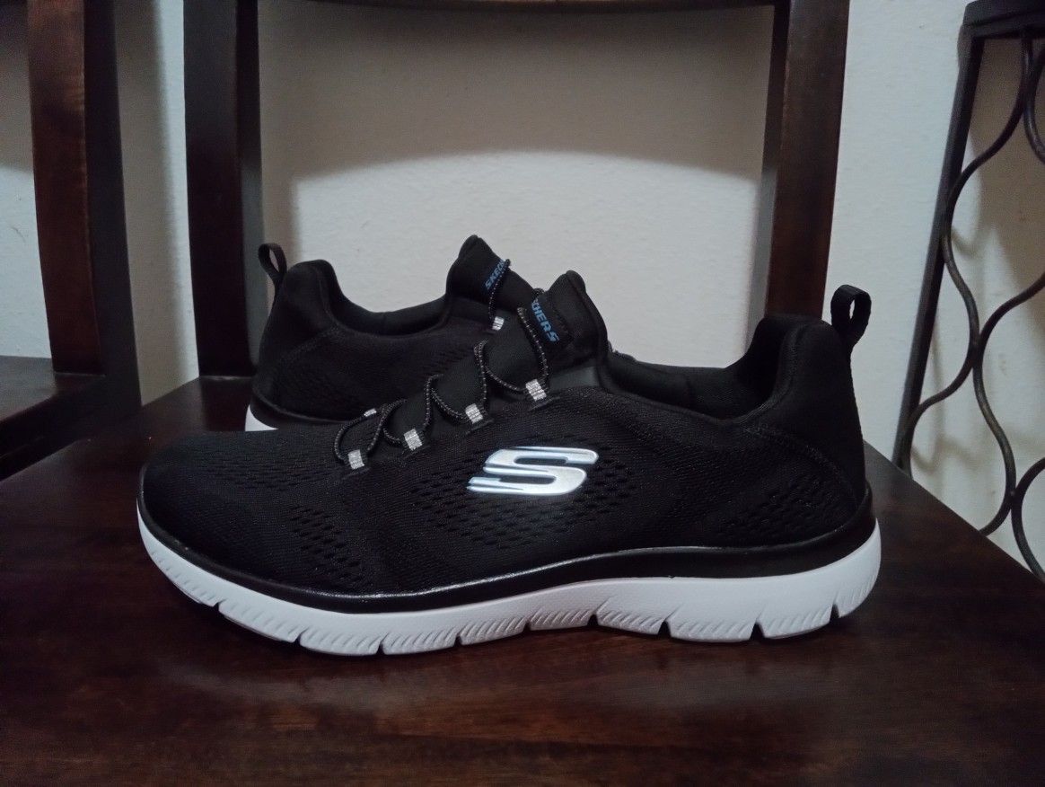 Like New Skechers Size 8 Women $30