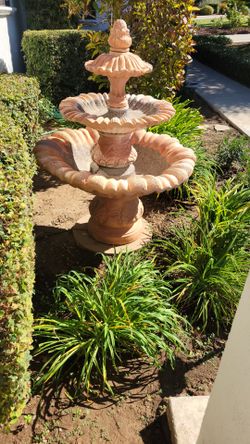 Garden water fountain