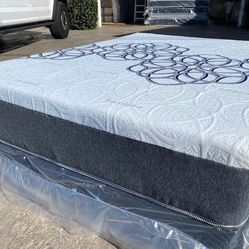 Queen Bamboo Hybrid Cooling Gel Memory Foam Mattress!!