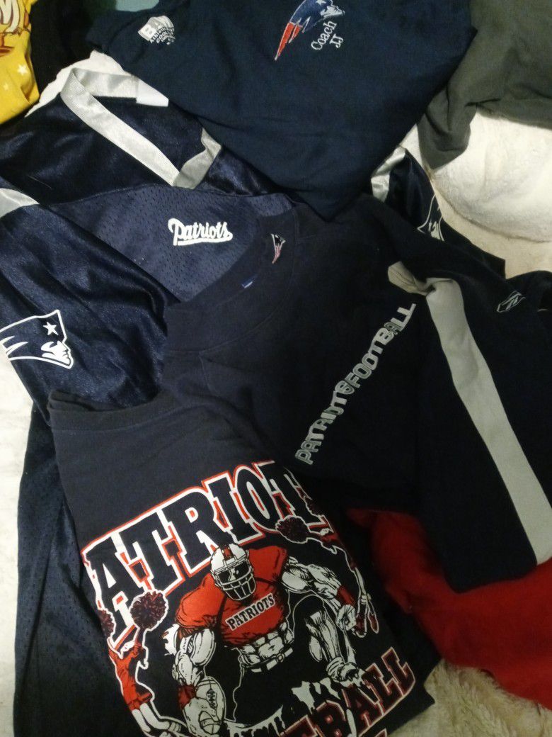 4 Patriots Wear 2 Jersey's X L ,1 Sweatshirt 2X, 1 T-shirtXL