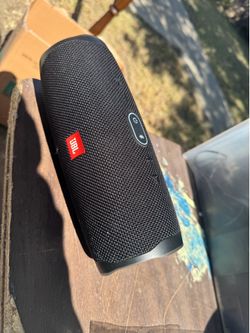 JBL charge 4