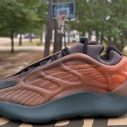 Yeezy 700 V3 “Copper Fade” Size 7