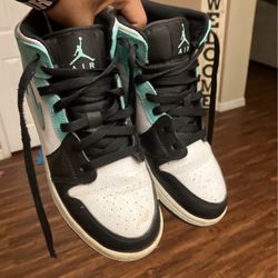 Jordan 1 Mids