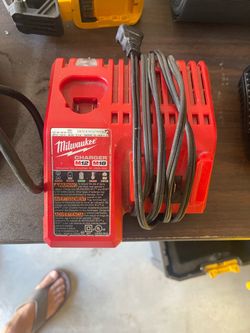Milwaukee M12/M18 Battery Charger