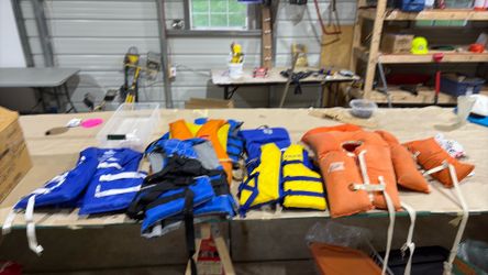 Lifejackets and ski jackets