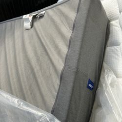 Casper Queen Size Memory Foam new 