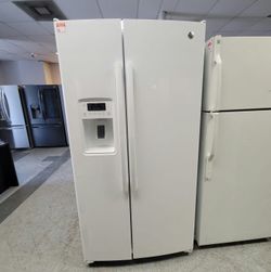 GE Side‑by‑Side Fridge – White, Ice & Water Dispenser