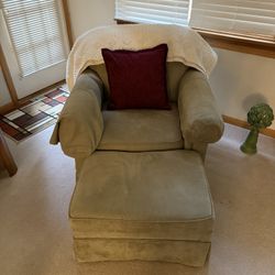 Chair With Ottoman