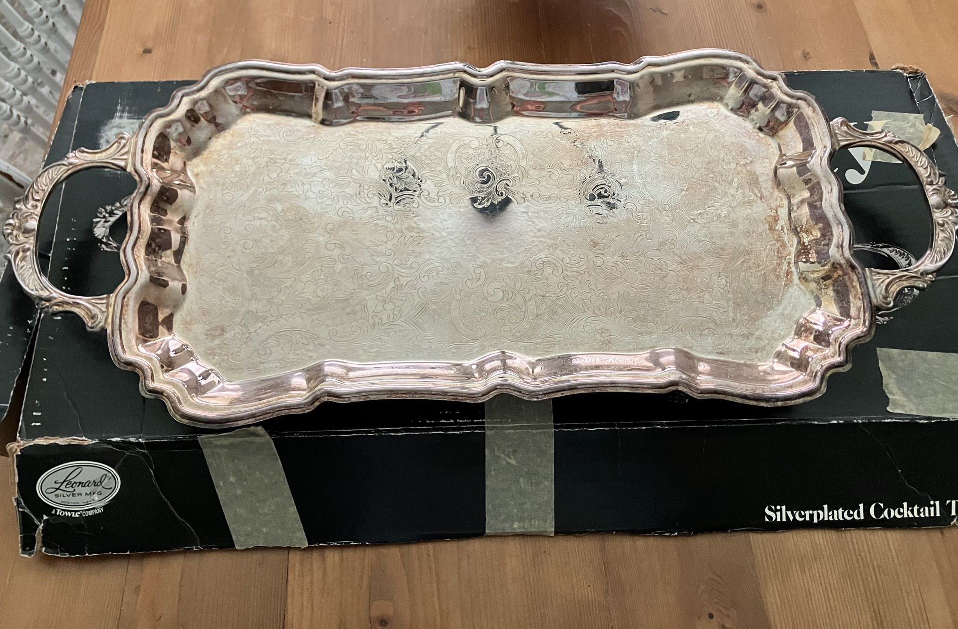 Vintage Silverplated Tray•PLEASE READ LISTING & SEE PALL HOTOS•Measurements in description•