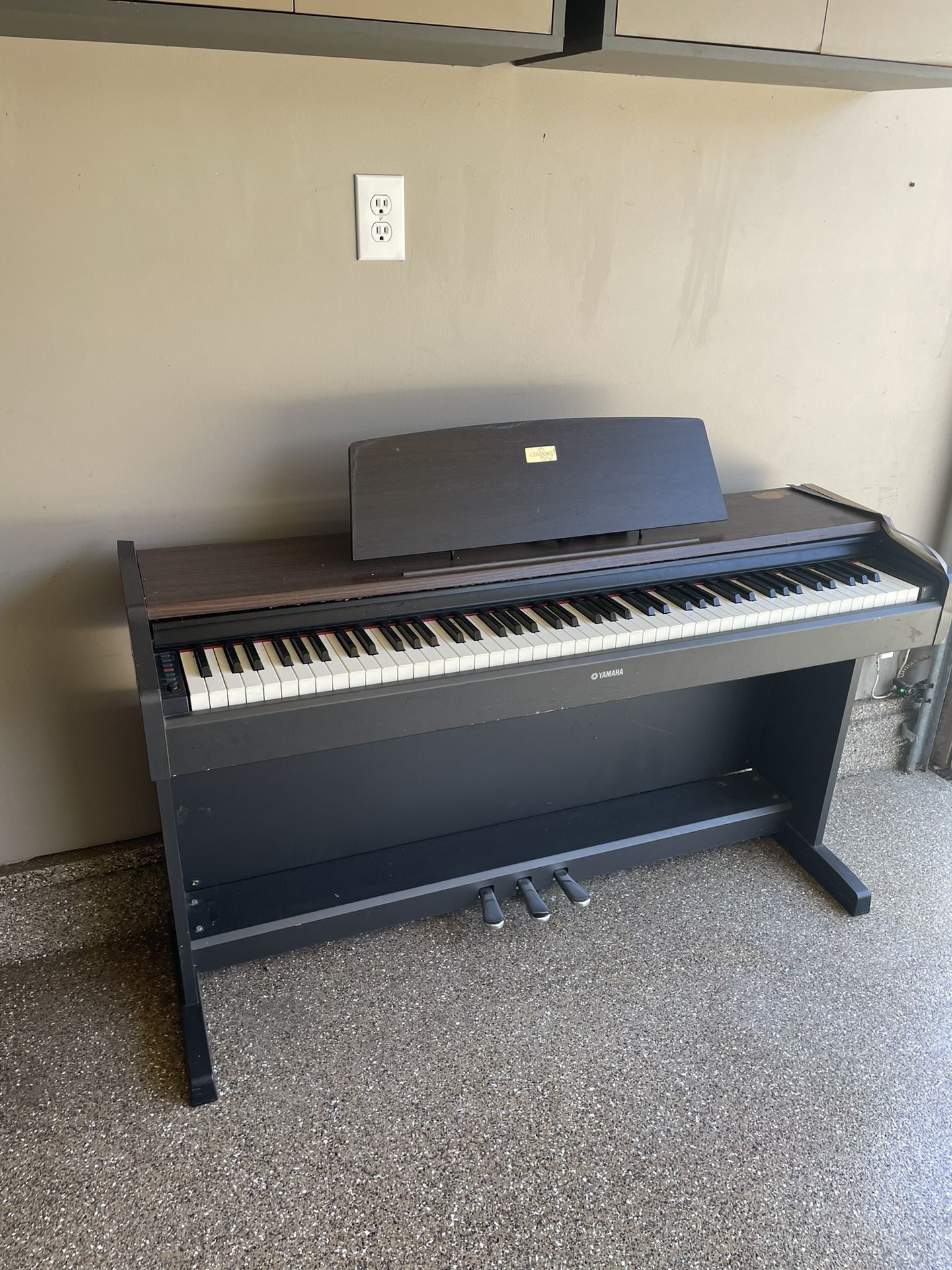 Yamaha YDP-213 Digital Piano