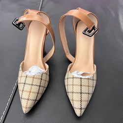 👠 NEW Plaid Pointed-Toe Heels – Size 8