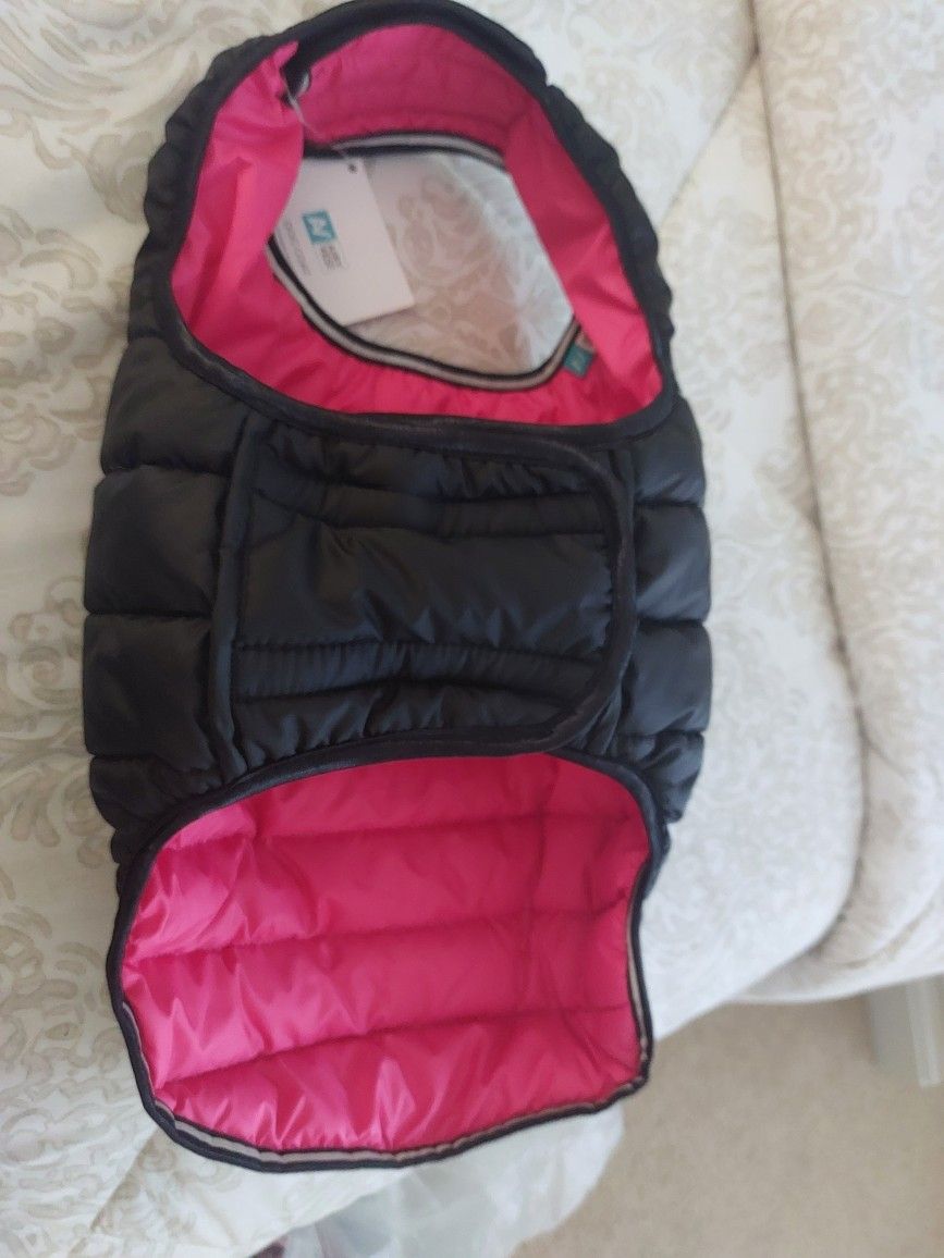 New PUFFER Pet Jacket( M) REVERSIBLE. See Photos. Cash Pickup Only. Very Nice