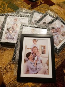Set of 8 5x7 picture frames with hanging metals new