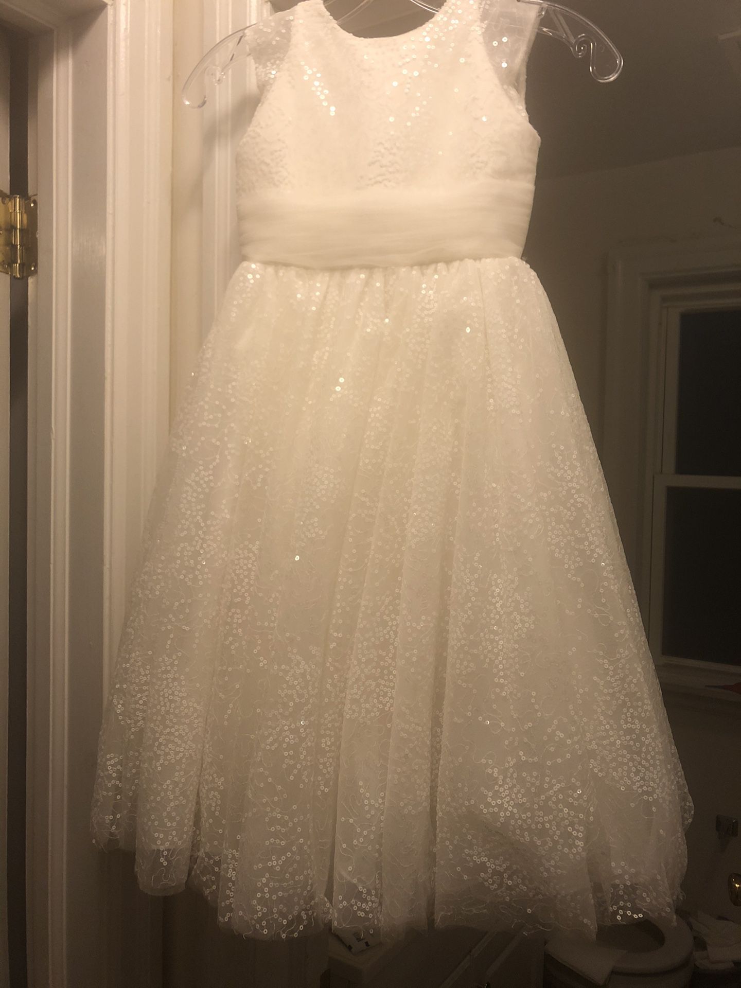 Joan Calabrese Flower Girl Wedding Gown size 5 (my daughter wore it last year in a wedding but it’s too little for her now