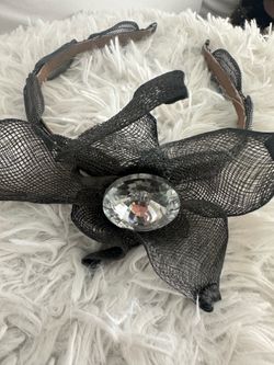 Elegant vintage-style statement headband.