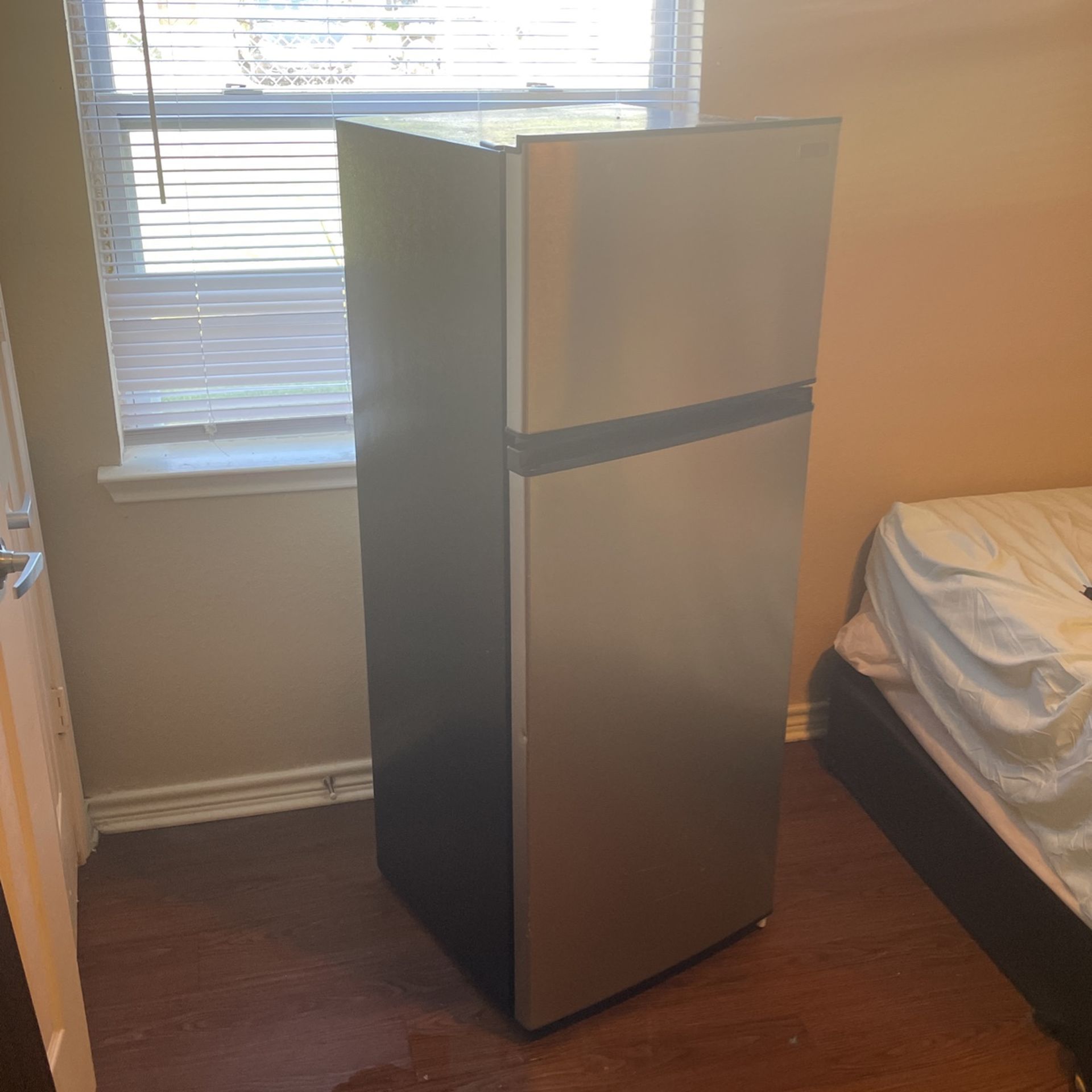 Medium Grey Vissani Refrigerator