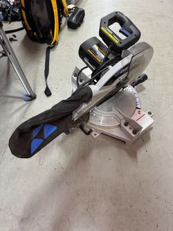 The Delta ShopMaster MS250 10-inch compound miter saw is a lightweight built for making crosscuts, bevels, and miter cuts in wood, plastic, and alumin