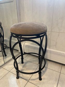 Short barstools