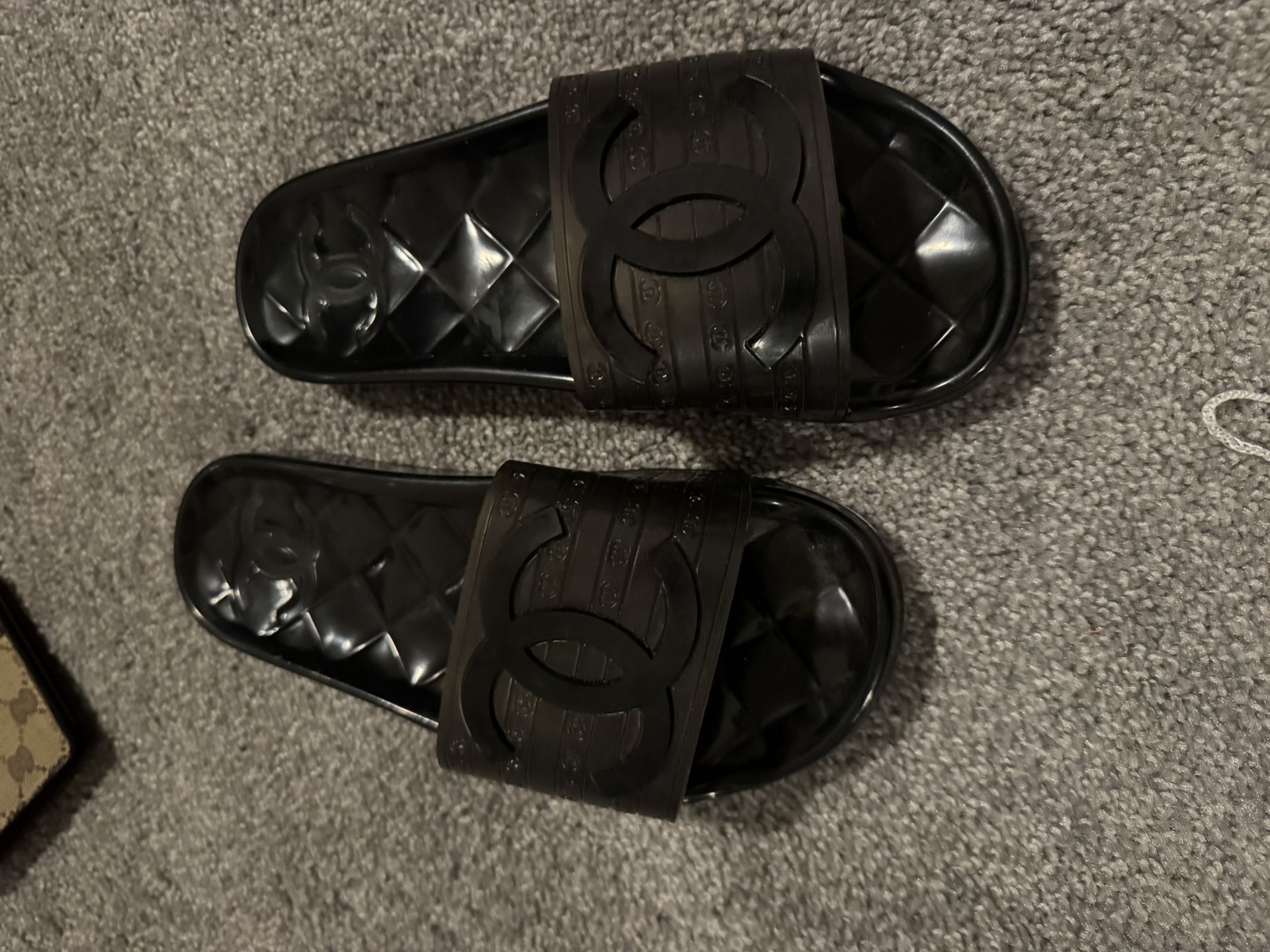 Women’s Slides 