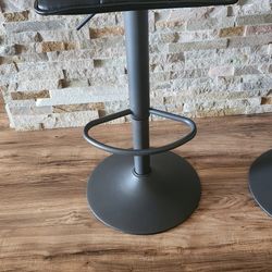 Set of 2 Black Bar Stools with Adjustable Height