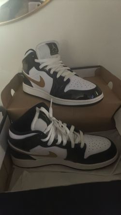 Jordan 1 MID SE (GS) size 6.5Y