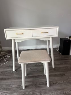 White Vanity Desk with Stool and Touch Mirror with 3 lighting settings