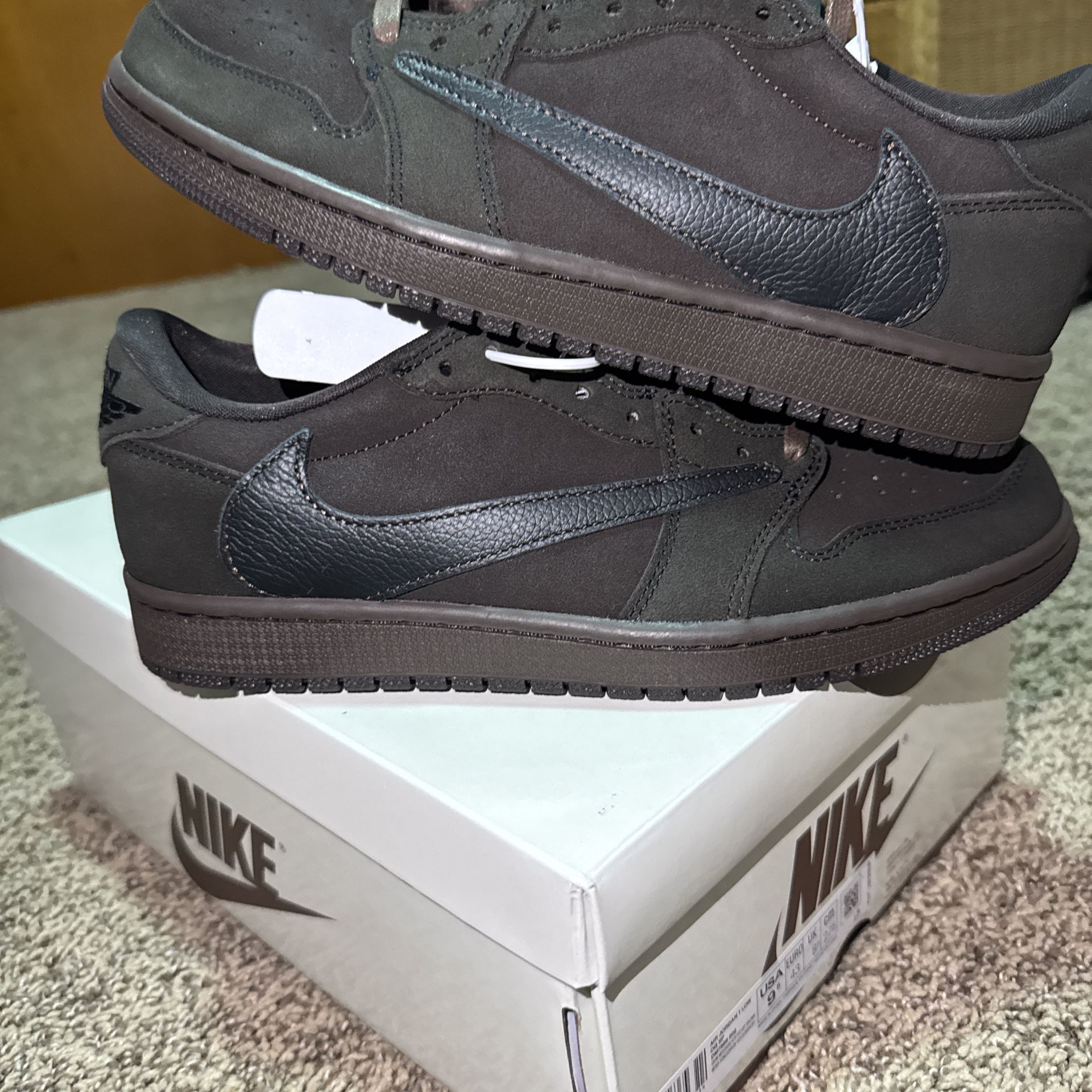 Air Jordan 1 Retro Low OG SP Travis Scott Velvet Brown