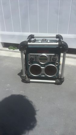Bosch chargery/battery bay with radio