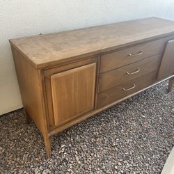 Dresser . Classic As Antique 