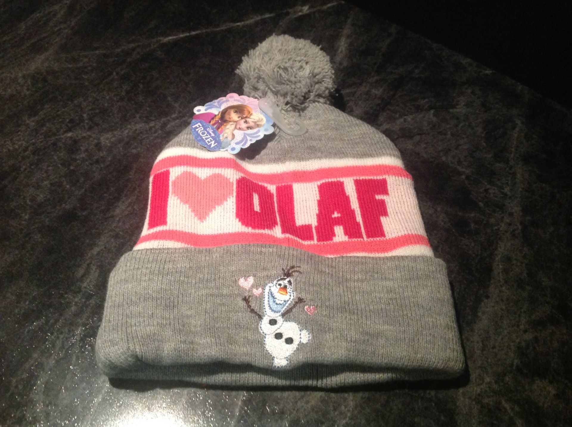 Disney's Frozen I ❤️ Olaf, Embroidered Gray,White,Pink & Red Knit Beanie With Pom Pom Brand New With Tags