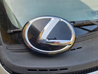 Lexus Emblem usado buena condicion #90(contact info removed)7 original