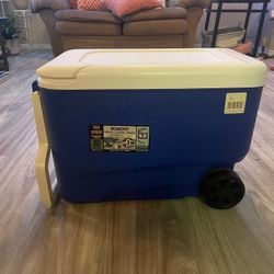 Very Good Condition Igloo 53 Can Cooler