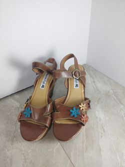 Flower Stud American Eagle Wedge Floral Size 8 Open Toe Ankle Strap Sandal