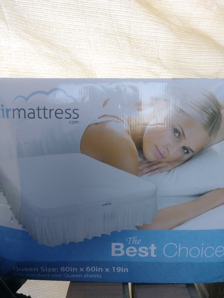 Air Mattress QUEEN size - Best Choice RAISED Inflatable Bed with Fitted Sheet and Bed Skirt - Built-in High Capacity Airbed Pump