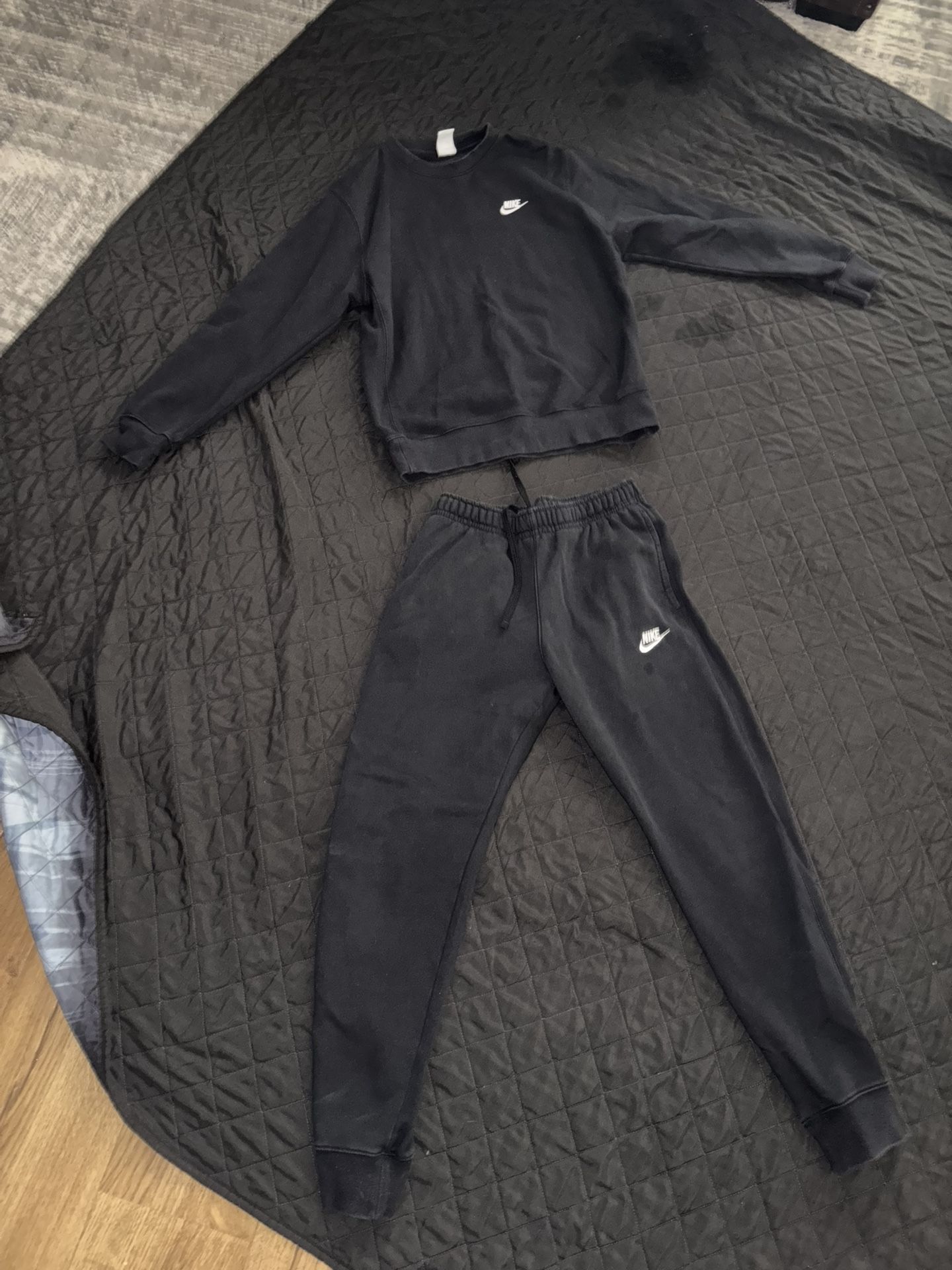 Nike Sweatshirt & Sweatpants