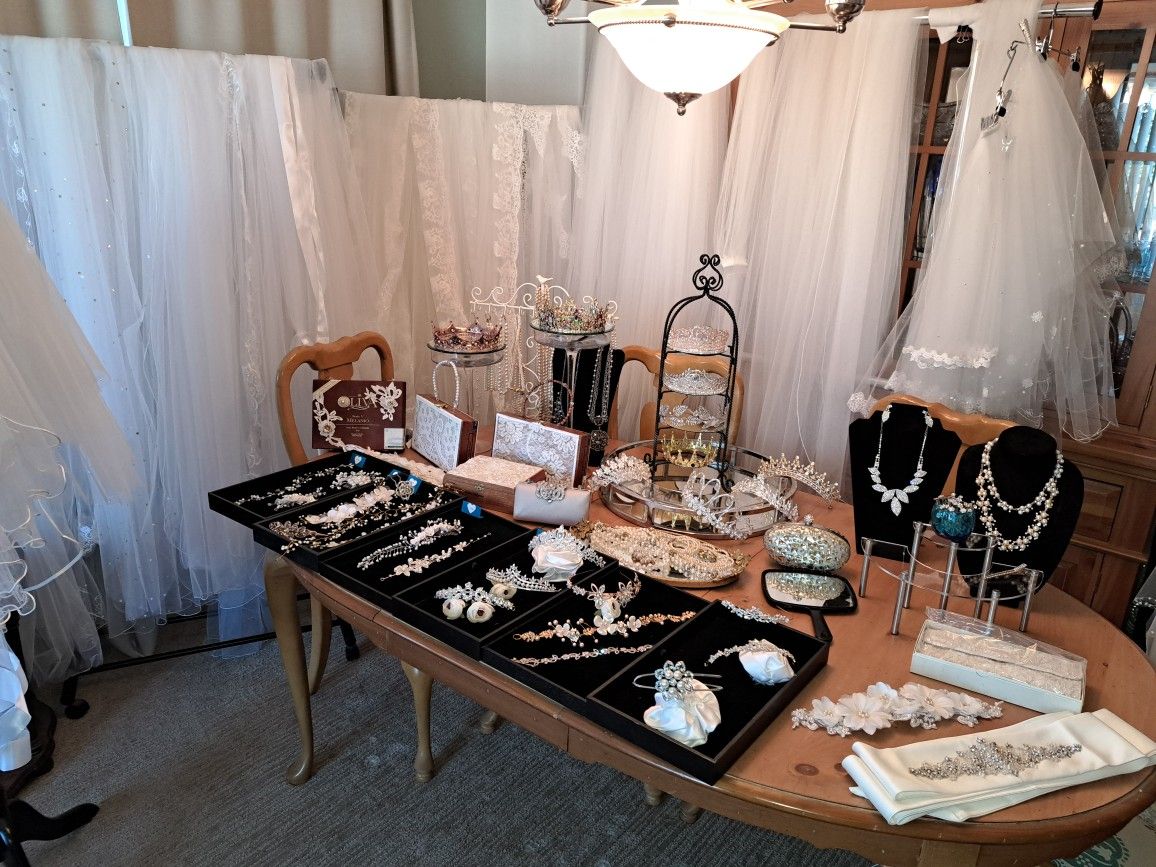 Wedding Hair Accessories & Tiaras, Crowns And So Many Veils