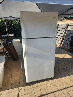 Frigidaire 18.2 Cu. Ft. Top Freezer Refrigerator
