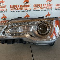 2011 Chrysler 300 driver halogen headlight complete original 2014✅