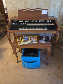Vintage Hammond Organ