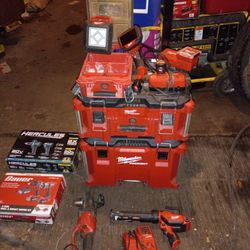 Milwaukee Tools  Pack out 