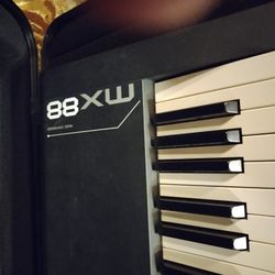 Mx88 Piano And The Carrier Box 