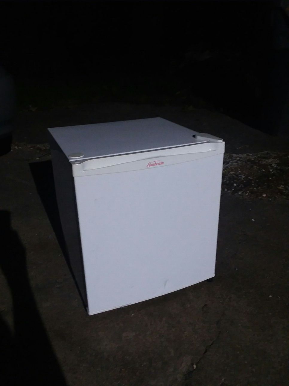 Sunbeam mini fridge