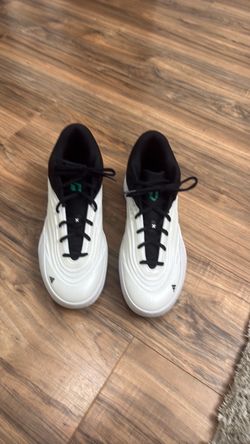 Mens Size 13 Adidas Dame shoes