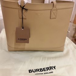 Authentic Burberry Tote Large almond 