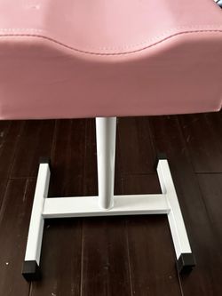 Pedicure foot rest (pink)