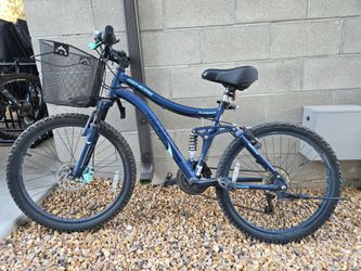 Genesis Bella Aluminum Mountain Bike – Excellent Condition + Removable Basket