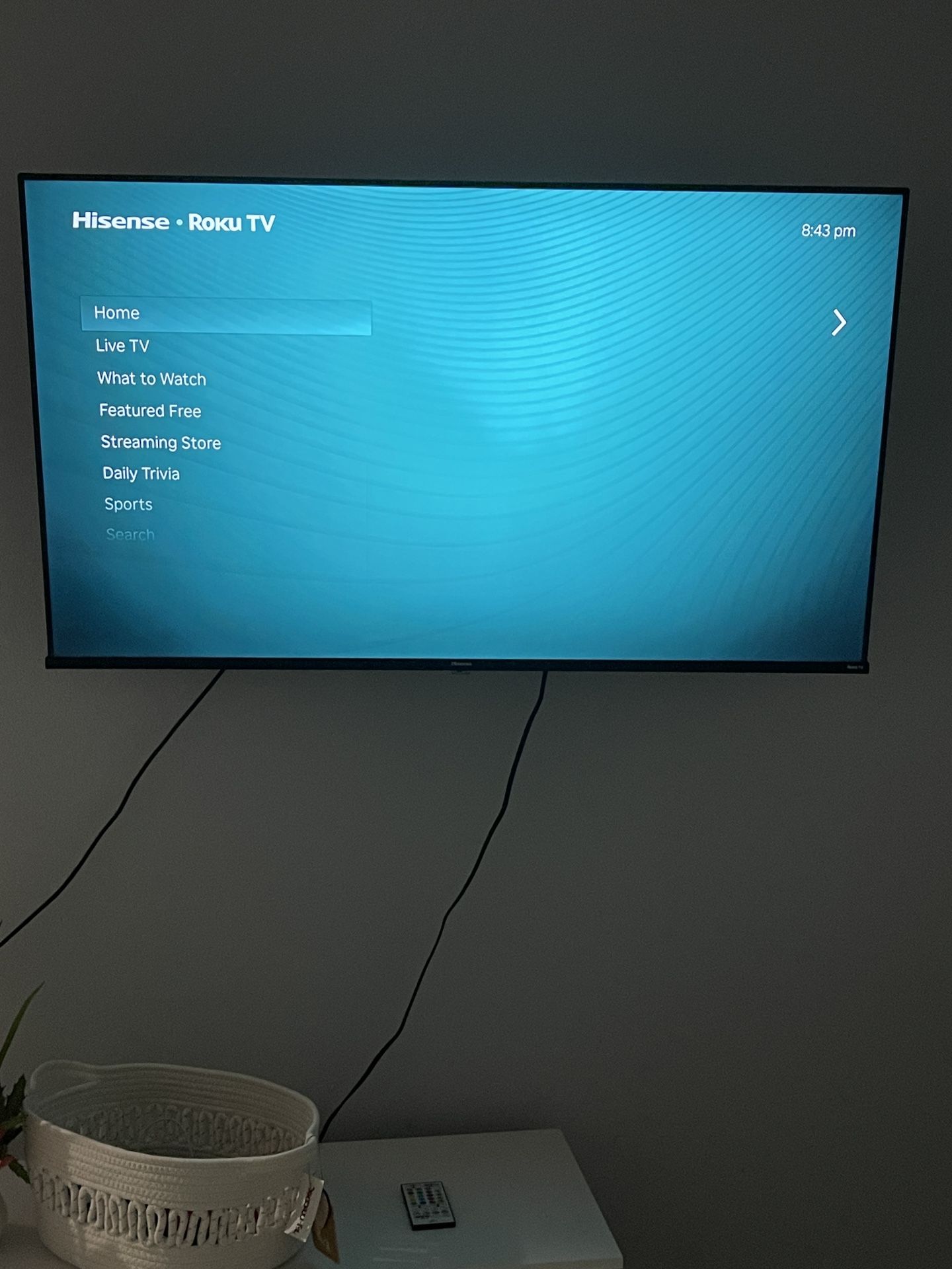 Hisense 50" Class 4K Ultra HD (2160P) HDR Roku Smart LED TV (50R6E)