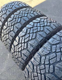 275/65/18 Goodyear 📍📍 Selling a set of 4 tires with 80% tread life remaining 📍🌟