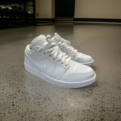 Women’s Triple White Jordan 1